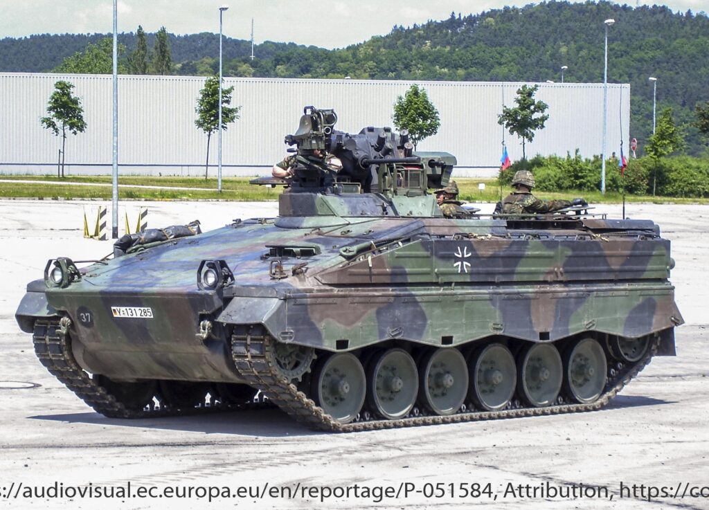 ドイツ ウクライナに武装装甲車の提供を決定！